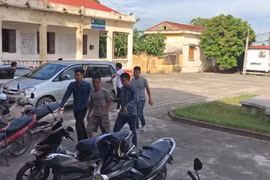 Thiếu tiền đánh bạc, dùng dao chặt chuối chém vợ, con dâu