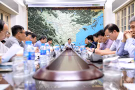 Bão Sơn Tinh sắp đổ bộ: Vẫn còn 100 ngư dân ở vùng nguy hiểm