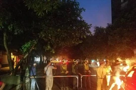 Hàng trăm cảnh sát vẫn vây ráp đối tượng ôm "hàng nóng" cố thủ trong nhà