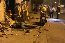 Hai thanh niên tử vong khi xe máy lao tường nhà dân