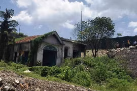 Rợn người phát hiện xác chết phân hủy trong căn nhà hoang