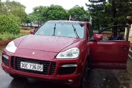 Bắt đối tượng đi xe Porsche Cayenne chở 14 bánh ma túy