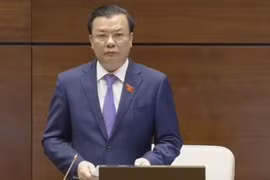 Trả lời vòng vo, Bộ trưởng Đinh Tiến Dũng liên tục bị nhắc nhở