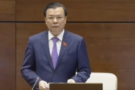 Trả lời vòng vo, Bộ trưởng Đinh Tiến Dũng liên tục bị nhắc nhở