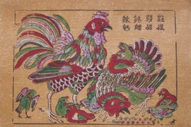 Độc đáo tranh Đông Hồ với hình tượng gà chúc phúc đầu xuân