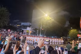 Không khí náo nhiệt trong buổi tổng hợp luyện diễu binh cho đại lễ 30/4