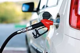 Xăng RON 95 giảm... 77 đồng/lít 