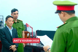 Vụ rút kiếm doạ chém nữ nhân viên ngăn hái hoa: Tạm giam tài xế
