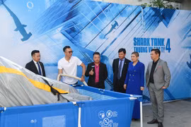 Startup Việt Kiều làm chống ngập cho ô tô, 4 Shark "tung mồi" giành giật