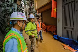 Hà Nội: Bùn, đất sự cố metro tiếp tục phun tràn vào nhà dân