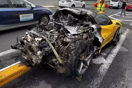 Tiếc ngang khi thấy Ferrari F8 hơn 17 tỷ cháy rụi phần đuôi 