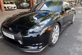 Đại gia Đặng Lê Nguyên Vũ khoe Nissan GT-R gần 9 tỷ đồng ở Sài Gòn