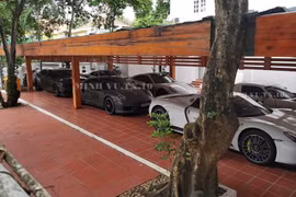 Cả dàn siêu xe, xe thể thao để trong garage của Qua Vũ 