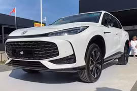 Xem phiên bản PHEV tiết kiệm xăng của MG HS 2025 