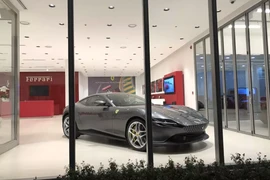 Đại gia Đắk Lắk chi 200 triệu gắn biển cho siêu xe 20 tỷ Ferrari Roma