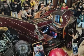 Hoàng Kim Khánh khoe dàn siêu xe hoành tráng gần 400 tỷ tại Huế