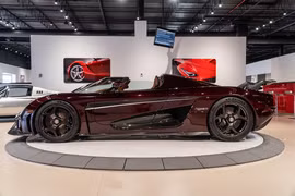 Đại gia Hoàng Kim Khánh sang Campuchia mua Koenigsegg trăm tỷ?