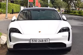 Mẫu xe thuần điện Porsche Taycan giá từ 4,7 tỷ tại Việt Nam