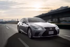 Lexus LS 2023 thêm tính năng mới giá từ 1,7 tỷ đồng 