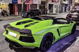 Chi tiết Lamborghini Aventador Roadster xanh cốm giá hơn ở Sàu Gòn