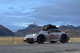 Đại gia Hải Phòng lại phượt Trung Quốc bằng Porsche 911 Dakar 