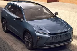 Toyota Crown Signia 2024 mới sang như xe 'chủ tịch'