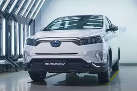 Toyota Innova EV điện giá 1,8 tỷ có gì hay