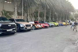 Tay chơi Hoàng Kim Khánh lại khoe dàn siêu xe gần 200 tỷ 