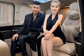 Cặp đôi Lương Bằng Quang và Ngân 98 tậu Mercedes-Benz V-Class 