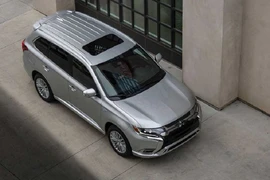 Điểm đặc biệt của Mitsubishi Outlander PHEV 2021 giá từ 967 triệu đồng
