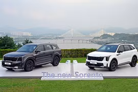 Kia Sorento 2024 đắt ngang ngửa Hyundai SantaFe mới