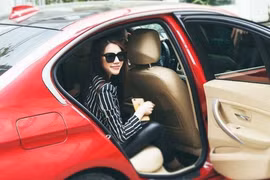 Những xế hộp tiền tỷ của hoa hậu Jolie Nguyễn