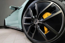 Xe điện Porsche Taycan 2025 từ 4,62 tỷ chính thức ra mắt 