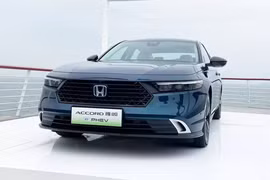 Honda trình làng sedan Accord 2025 phiên bản máy xăng 
