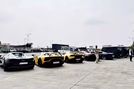Đại gia Sài Gòn tụ họp dàn siêu xe tiền tỷ trước Tết