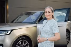 Đại gia Lý Nhã Kỳ chi 15 tỷ mua SUV Range Rover tặng mẹ