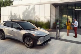 Từ 2025, Toyota và Lexus sẽ sử dụng chuẩn sạc ôtô điện của Tesla 