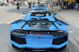 Đường phố Sài Gòn xuất hiện Porsche 911 GT3 và Lamborghini Aventador Roadster chục tỷ 