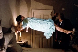 Lạnh gáy 'Ngôi nhà quỷ dữ': 1 phụ nữ đấu với 200 linh hồn