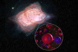 Tìm thấy hai vật thể băng bí ẩn giữa không trung