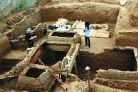 Đào trúng mộ cổ, công nhân bỗng dưng ngã quỵ trước cảnh tượng này