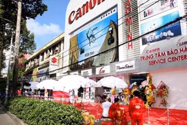 “Ông trùm” Canon báo lãi lao dốc, cho lãnh đạo tạm ứng hàng trăm tỷ đồng