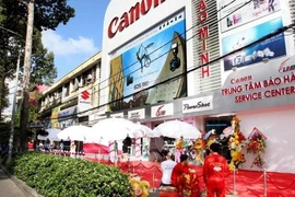 “Ông trùm” Canon báo lãi lao dốc, cho lãnh đạo tạm ứng hàng trăm tỷ đồng