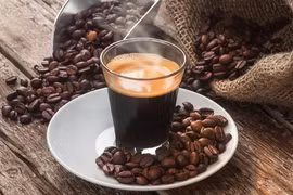 Uống cà phê, "trị" được 2 nỗi ám ảnh tuổi 50