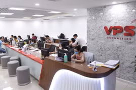 Chứng khoán VPS làm ăn thế nào khi liên tục dính án phạt từ UBCK?