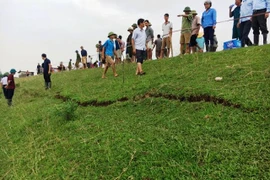 Đê sông Chu nứt, cả nghìn dân Thanh Hóa có thể phải sơ tán trước bão