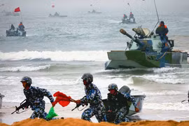 Tổ chức diễn tập trái phép quy mô lớn khiến Trung Quốc "lộ bài"?