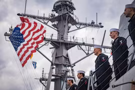 Trung Quốc nhiều tàu chiến hơn, nhưng Mỹ nhiều tàu to hơn!