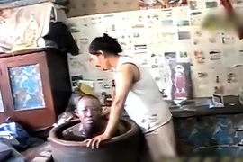 Săn rắn ăn thịt, lão nông bỗng dưng hóa 'người rắn' đáng sợ
