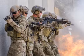 Tại sao lực lượng đặc biệt ít khi dùng mũ sắt quân sự?